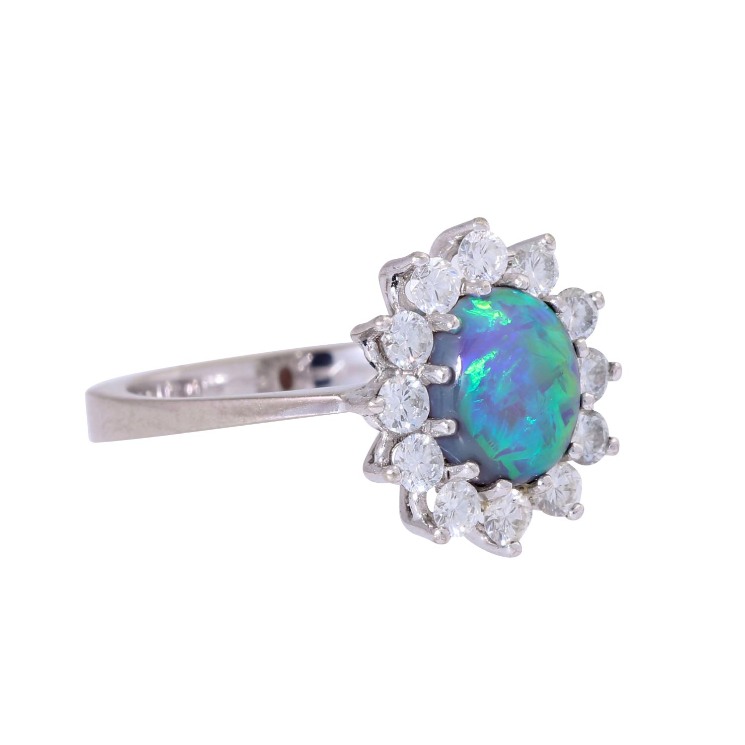 Ring mit schönem Opal entouriert von 12 Brillanten zus. ca. 0,63 ct,