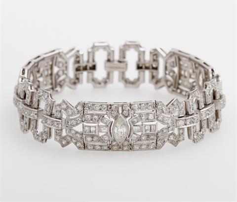 ART DECO Armband. Besetzt mit 324 Diamanten zus. ca. 8,0 cts. TW-TCRY/VVSI-P.