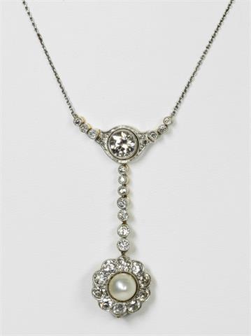 Collier, antik, besetzt m. einer Perle, sowie einem Altschliff-Diamant ca. 0,80ct TW/vsi, 13 kleinen Altschliff-Diamanten zus.