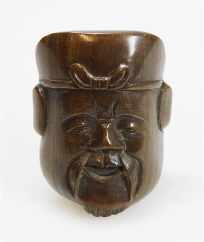 Netsuke einer Maske aus Holz, JAPAN, 1900-1950