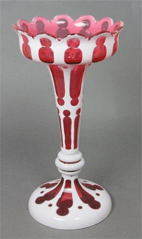 BÖHMEN um 1880, hohe trichterförmige Glasvase auf rundem Fuß,