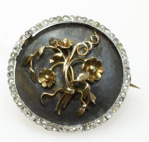 Brosche, antik, Silber m. mittig aufgesetztem Blütenzweig in Gold,