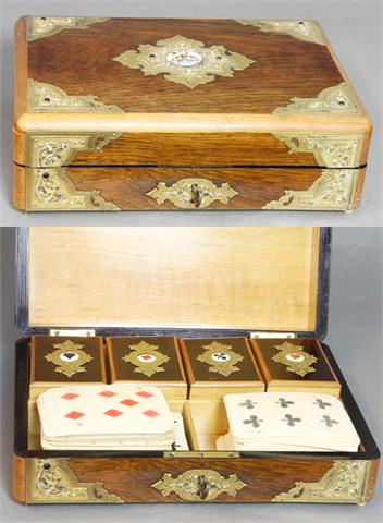 Spielebox aus Holz, wohl um 1900, reichlich verziert