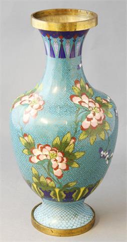 Vase aus Cloisonné, CHINA, 1. Hälfte 20. Jh.