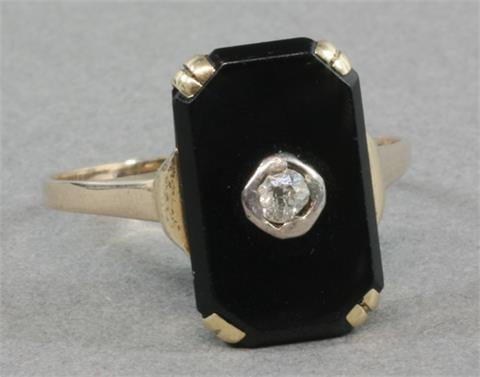 Damenring, antik, besetzt m. einem Onyx sowie einem Altschliff-Diamant ca. 0,10ct.