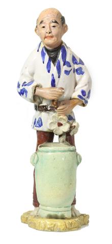 Keramikfigur eines Blumenverkäufers als Väschen, CHINA, um 1920