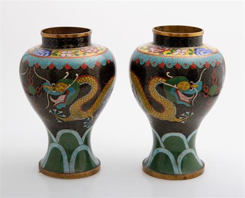 Paar Cloisonné-Vase, CHINA, 20. Jh.
