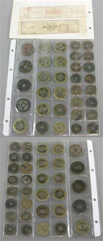 China - Sammlung von 33 Cash Münzen und 2 Scheinen,