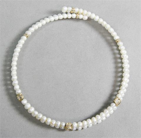 Halsspange, 2 reihige Perlen mit goldenen Zwischenteilen.