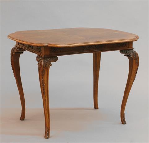 Tisch im CHIPPENDALE-STIL, um 1900, Mahagoni.