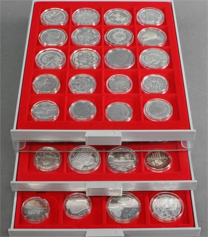 Sammlung - über 50 Silbermünzen / Medaillen,