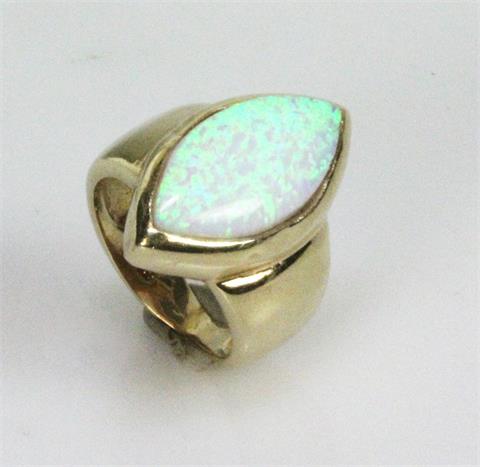 Damenring, besetzt mit navetteförmigem Opal in schöner Qualität,
