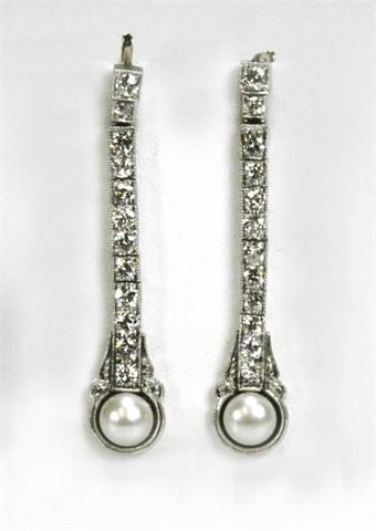 Paar Ohrhänger, antik, besetzt m. je einer Perle sowie je zwölf Altschliff-Diamanten