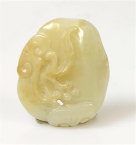 Jadeschnitzerei eines Pfirsichs, CHINA, um 1900