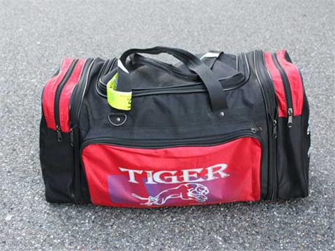 Reisetasche mit Aufdruck "Tiger",