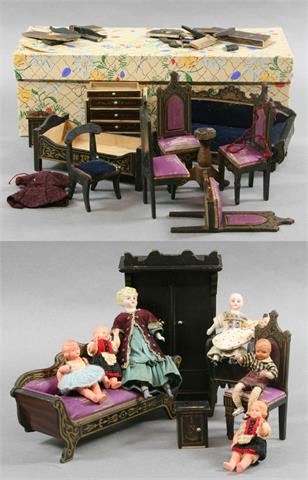 Konvolut Puppenstubenmöbel und Püppchen, um 1900 und später,