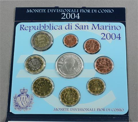San Marino - KM Set 2004 (original), inkl. 5 Euro, Ettikettenbeklebung.