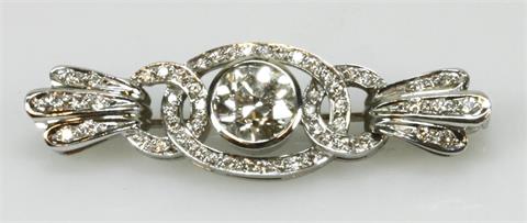 Brosche besetzt mit einem Altschliff- Diamant ca. 1,5 cts, TOP CRYSTAL/ PIQUE und Diam.- Brillanten zus. ca. 0,90 ct W-