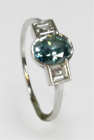 Damenring m. einem ovalen Diamant ca. 1,14cts blau/grün (Bestrahlt)/Pique 1