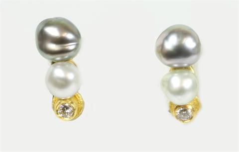 Paar Ohrclip m. je einer weißen u. einer grauen Perle sowie je einem Diam.-Brillant