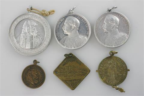 Konvolut: 6 Auszeichnungen, Medaillen, u.a. Messingklippe 500 J. Heidelberg 1886