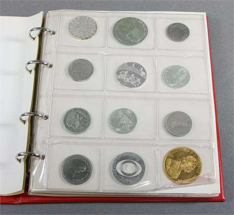 Sammlung mit Gold - Album, u.a. 4 Dukat Österreich 1915 (NP), Silbermünzen,