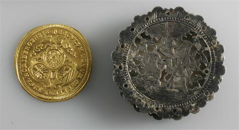 Nürnberg - Lammdukat o. J. (1700) auf das neue Jahrhundert, eingelegt in einer auf drei Füßen stehenden Silberdose,