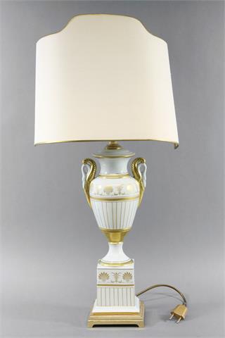 Tischlampe im klassizistischen Dekor, glasiertes Porzellan, Italien 20./21. Jh.