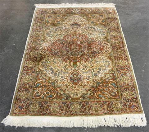 Orientteppich aus Kashmirseide, 183x122