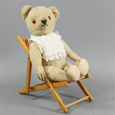 HERMANN Teddybär auf Liegestuhl,