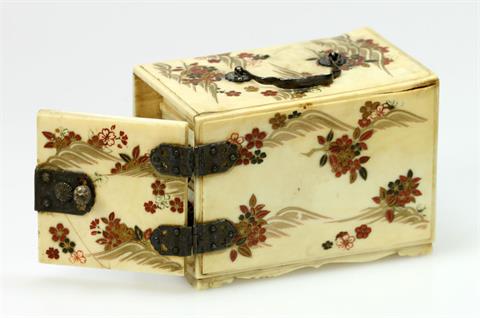 Miniatur-Kabinettschränkchen aus Elfenbein, CHINA, um 1900-1920