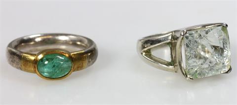 Konvolut: Ein Ring m. Smaragd-Cabochon, Silber/vergoldet, Größe ca. 55.