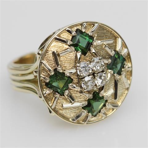 Damenring besetzt mit vier Diamanten und vier grünen Turmalinen.
