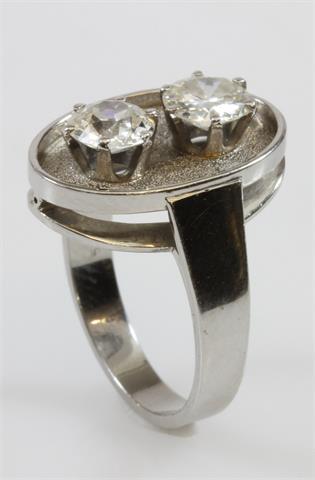 Damenring m. zwei Altschliff-Diamanten (ein Stein modifiziert), zus. ca. 1,65cts