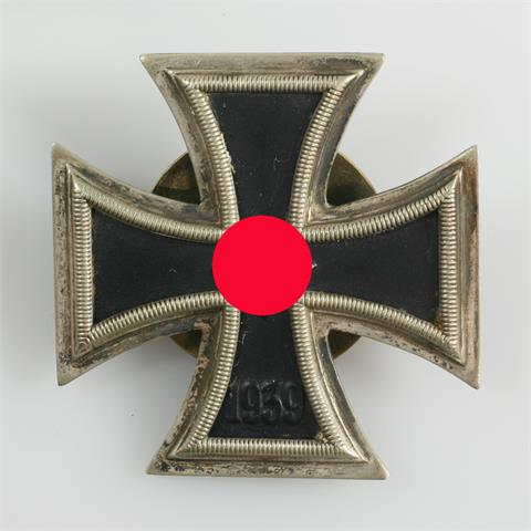Eisernes Kreuz 1939 I. Klasse, flache Ausführung mit Schraubscheibe, Eisenkern geschwärzt,