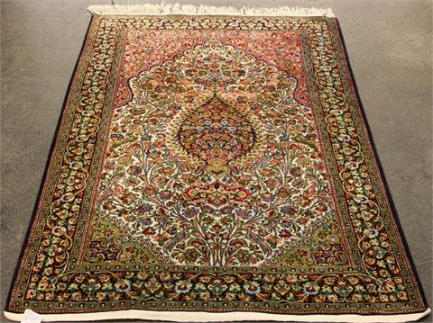 Orientteppich aus Kashmirseide, 20. Jh., 154x105