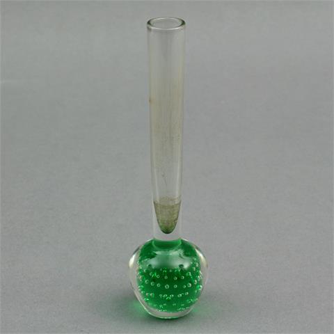 Kleine Vase, Transparentglas mit grünem Innenfang, 20./21. Jh.