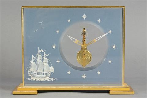 JAEGER LE COULTRE Tischuhr, 1960er Jahre. Gehäuse vergoldet. Hinterglasgravur "Segelschiff", leicht gebläut.