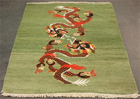 Teppich. CHINA, 20. Jh., 198x121
