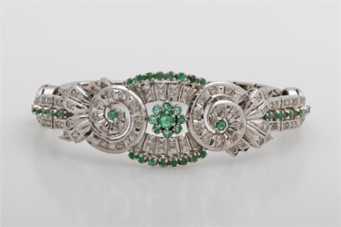 Armband besetzt mit Diamanten und Smaragde.