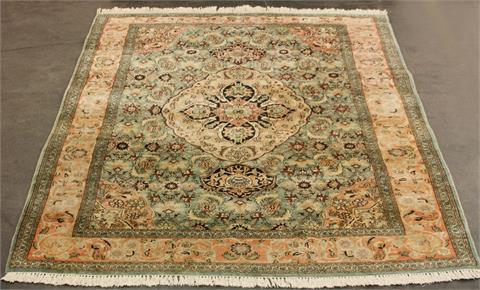 Orientteppich aus KASHMIR-Seide, 2. Hälfte 20. Jh., 278x180