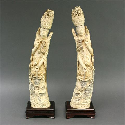Paar große, exzellente Elfenbeinfiguren des Guanyin, CHINA, um 1900-1920