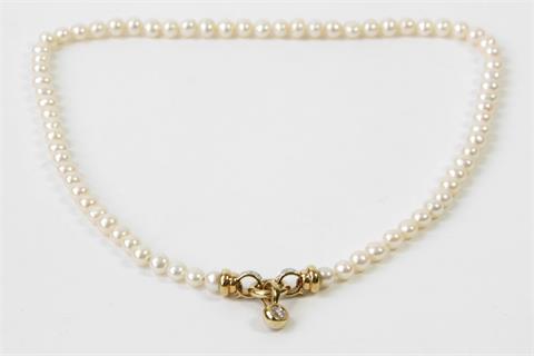 Perlenkette (Mittelteilcollier) GG 14 K mit Brillanten zus. ca. 0,3 ct w-si.