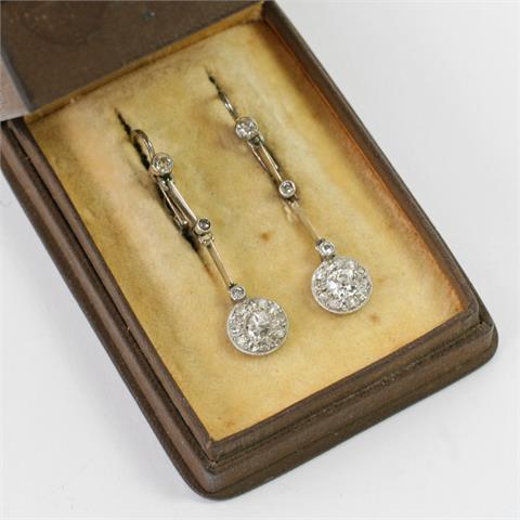 Ohrhänger (Paar) antik, WG 14 K mit Altschliff Diamanten zus. ca. 1,1 cts.