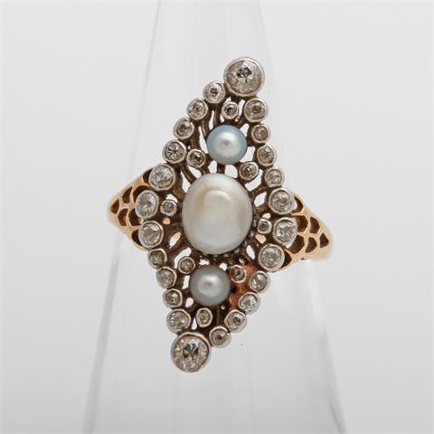 Damenring, antik, bes. einer weißen und zwei grauen Perlen sowie Altschliff-Diamanten.