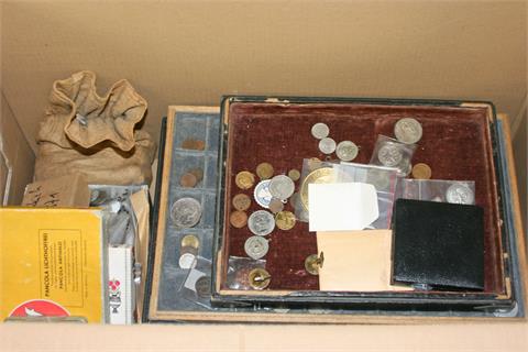 Hochspannende Fundgrube im Karton - Viel Material, dabei Münzen und Medaillen,