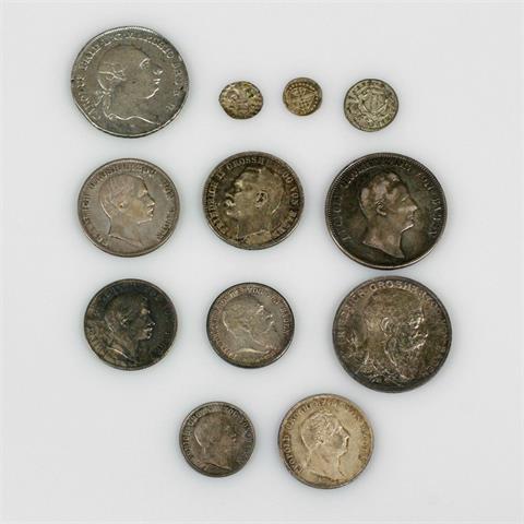 Baden - Tolles Konvolut, 12 Münzen, darunter u.a. Kronenthaler 1831, Pfennig o.J. einseitig, Eine Feine Marck 1778 und weiteres,