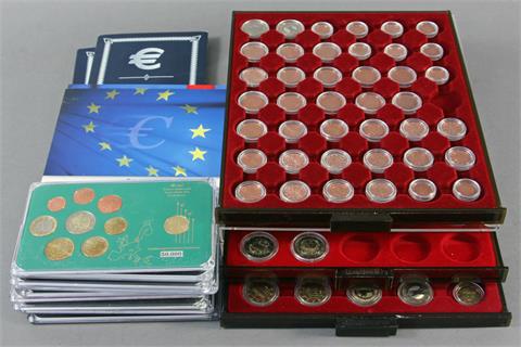 Euro / KMS - 11 Euro - KMS verschiedener Länder + 3 ansprechende Tableaus mit Euromünzen +