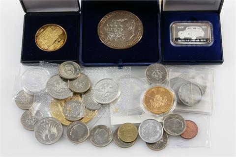 Fundgrube mit Silber - Münzen und Medaillen, meist modern,