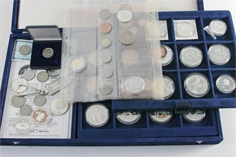 Box 'Olympische Spiele 1988', diverse Münzen und Medaillen,